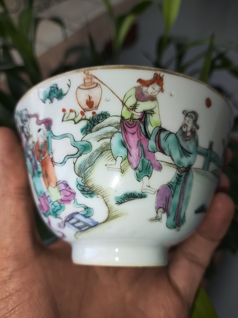 古玩陶瓷粉彩人物故事紋茶杯真品鑒賞圖