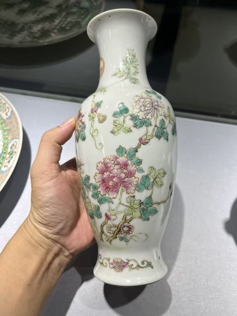 古玩陶瓷民國(guó)粉彩瓶拍賣(mài)，當(dāng)前價(jià)格4900元