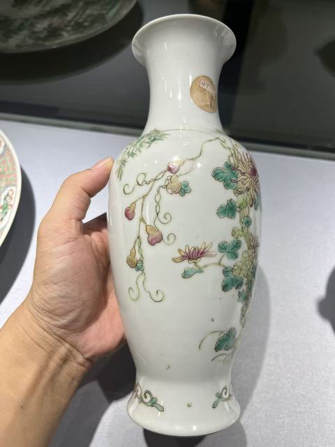 古玩陶瓷民國(guó)粉彩瓶拍賣(mài)，當(dāng)前價(jià)格4900元