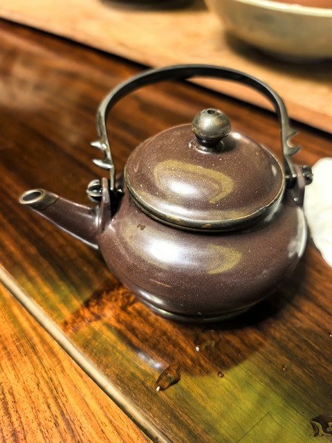 古玩陶瓷提梁壺真品鑒賞圖