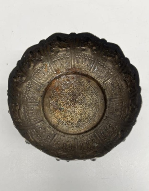 古玩雜項清代東南亞蓮花紋銀碗或底托真品鑒賞圖
