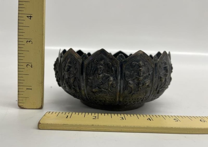 古玩雜項清代東南亞蓮花紋銀碗或底托真品鑒賞圖