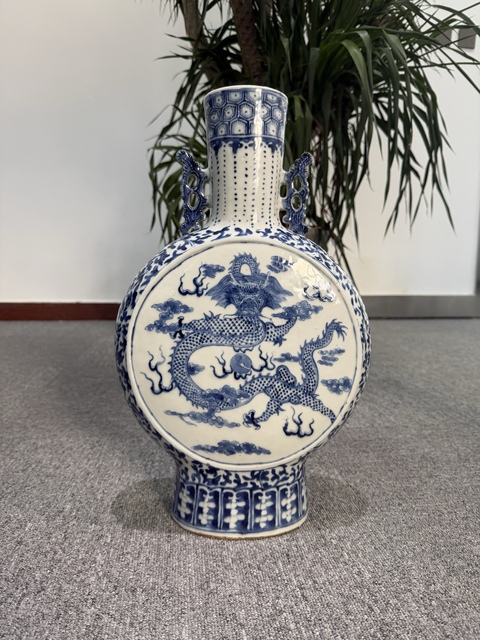 古玩陶瓷龍紋青花抱月瓶拍賣,當前價格12500元