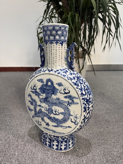 古玩陶瓷龍紋青花抱月瓶拍賣,當前價格12500元