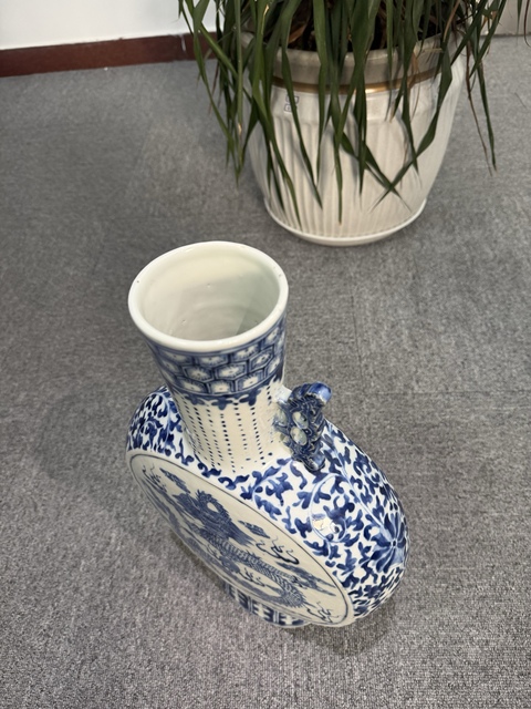 古玩陶瓷龍紋青花抱月瓶拍賣,當前價格12500元