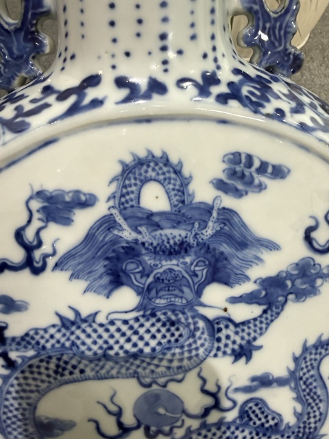 古玩陶瓷龍紋青花抱月瓶拍賣,當前價格12500元