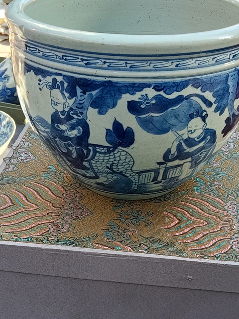 古玩陶瓷麒麟送子青花缸真品鑒賞圖