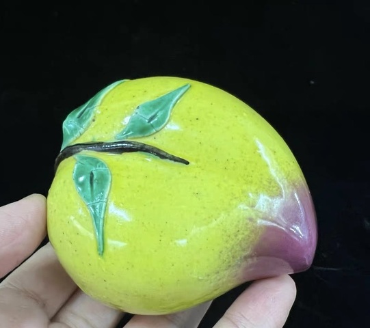 古玩陶瓷粉彩仿生瓷塑桃真品鑒賞圖
