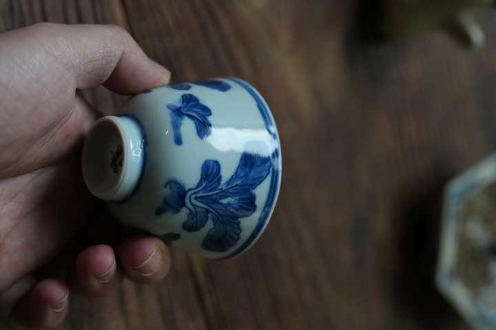 古玩陶瓷萊菔紋青花杯真品鑒賞圖