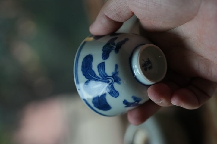 古玩陶瓷萊菔紋青花杯真品鑒賞圖