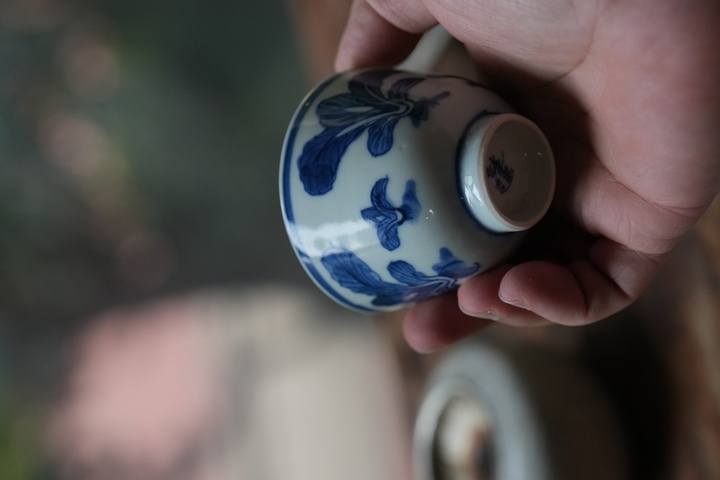 古玩陶瓷萊菔紋青花杯真品鑒賞圖