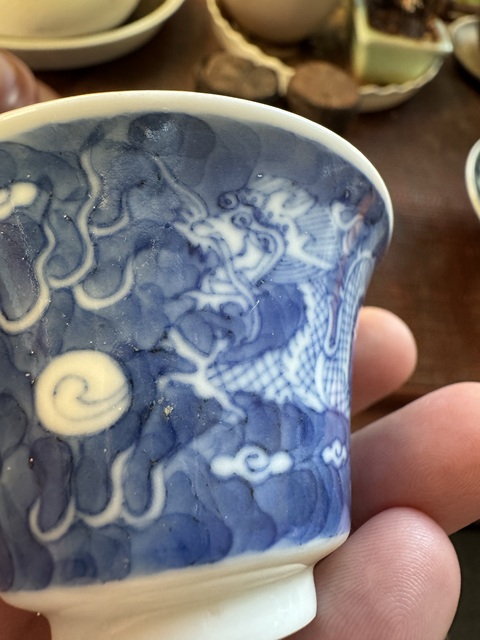 古玩陶瓷龍紋青花杯真品鑒賞圖