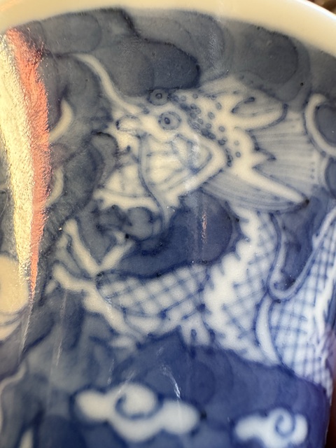 古玩陶瓷龍紋青花杯真品鑒賞圖