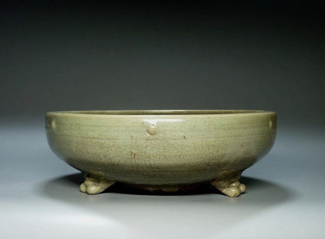 古玩陶瓷龍泉窯青釉三足香爐真品鑒賞圖
