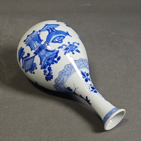 古玩陶瓷青花博古清供長頸瓶真品鑒賞圖