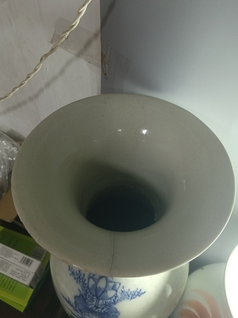 古玩陶瓷清晚期豆青釉暗八仙青花大瓶拍賣,當(dāng)前價(jià)格1180元