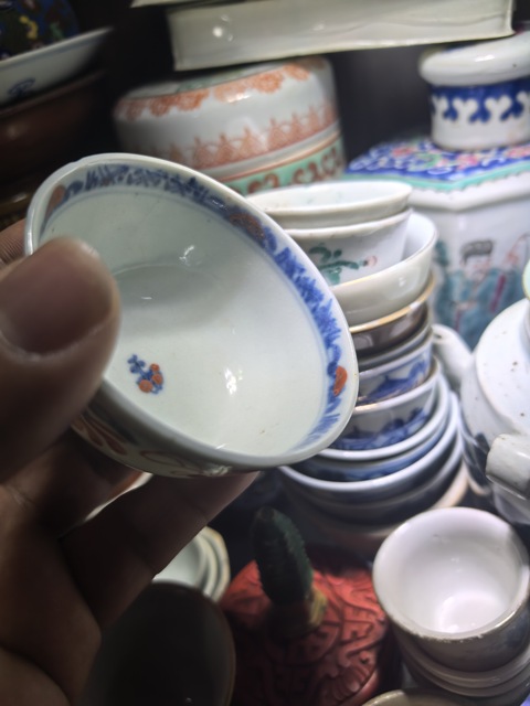 古玩陶瓷青花泛紅花卉紋杯托一套真品鑒賞圖