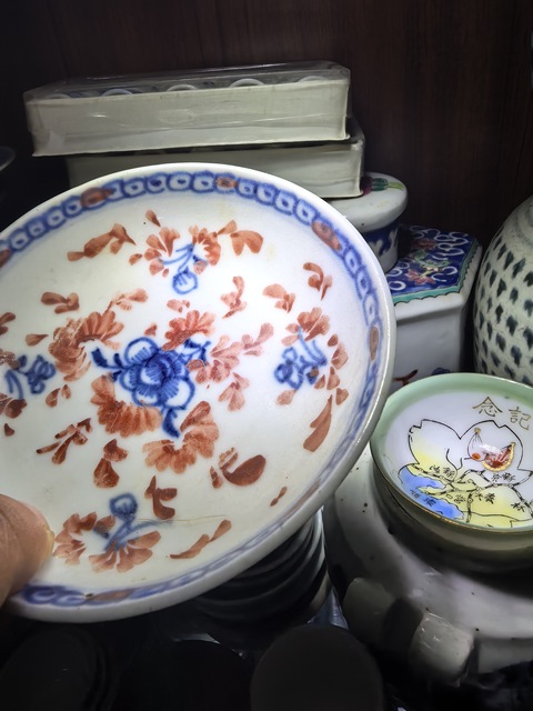 古玩陶瓷青花泛紅花卉紋杯托一套真品鑒賞圖