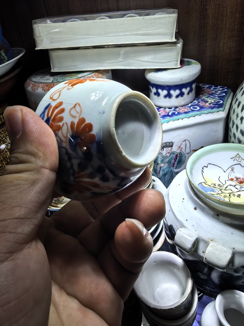 古玩陶瓷青花泛紅花卉紋杯托一套真品鑒賞圖