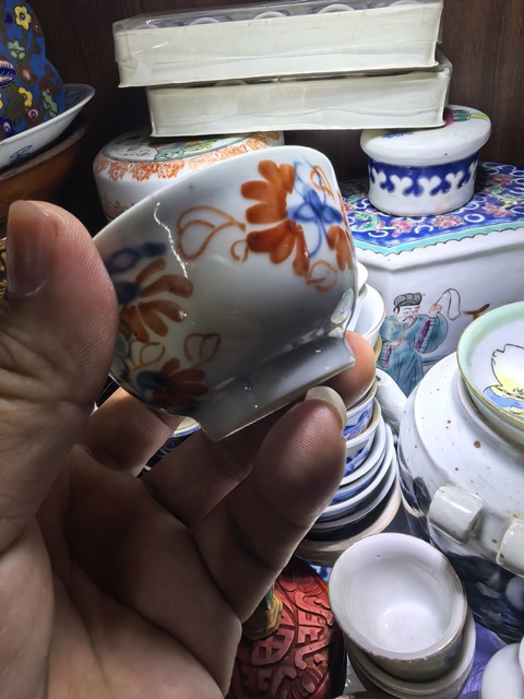 古玩陶瓷青花泛紅花卉紋杯托一套真品鑒賞圖