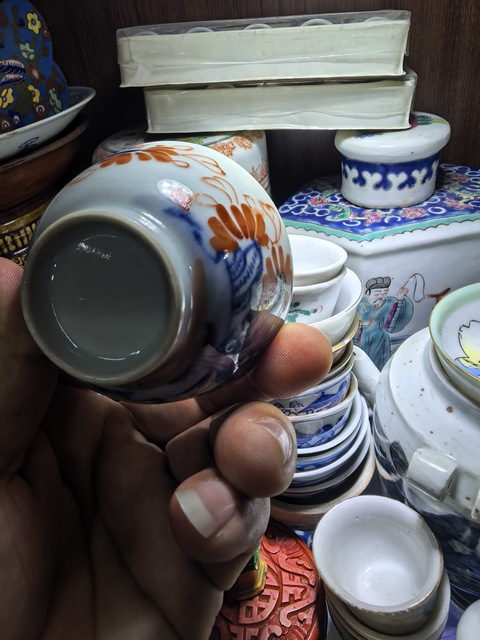 古玩陶瓷青花泛紅花卉紋杯托一套真品鑒賞圖