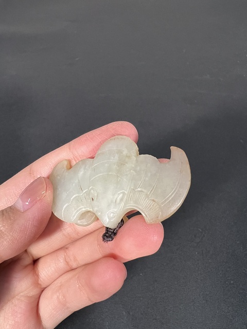 古玩玉器和田玉雕“蝙蝠佩”真品鑒賞圖