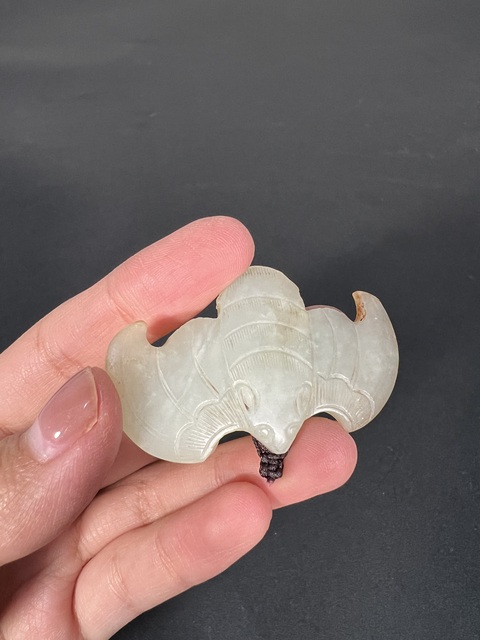 古玩玉器和田玉雕“蝙蝠佩”真品鑒賞圖