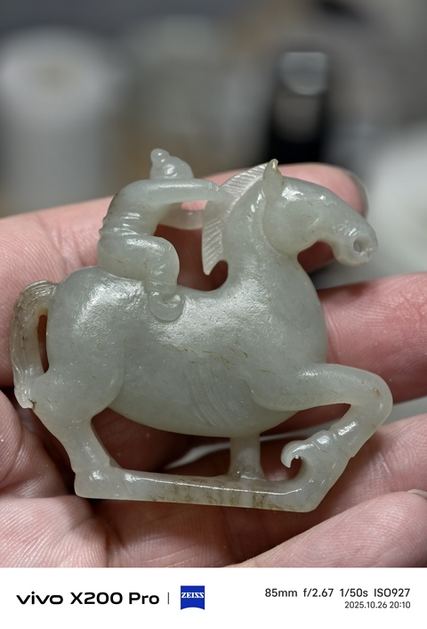 古玩玉器和田玉騎馬人物題材把件真品鑒賞圖