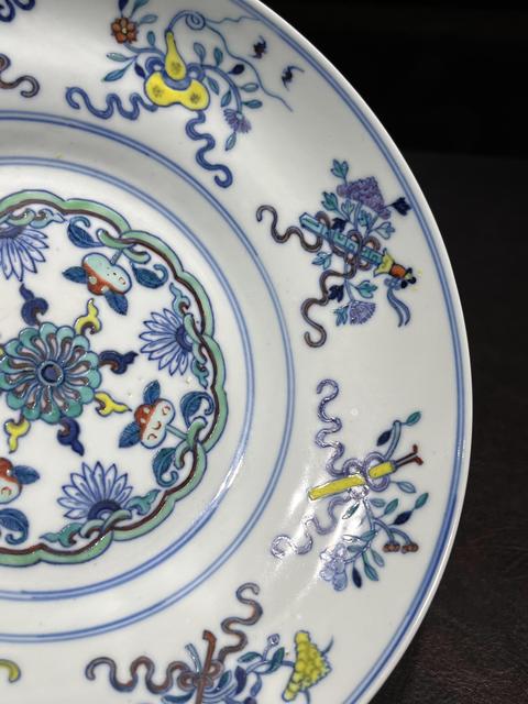 古玩陶瓷斗彩花卉紋折腰盤真品鑒賞圖