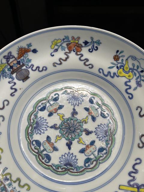 古玩陶瓷斗彩花卉紋折腰盤真品鑒賞圖