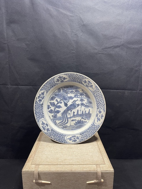 古玩陶瓷青花鳳穿牡丹圖盤真品鑒賞圖