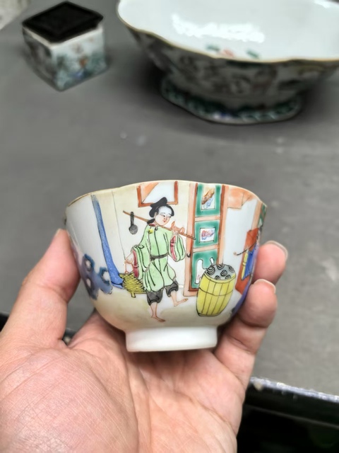 古玩陶瓷清道光 粉彩人物紋花口碗真品鑒賞圖