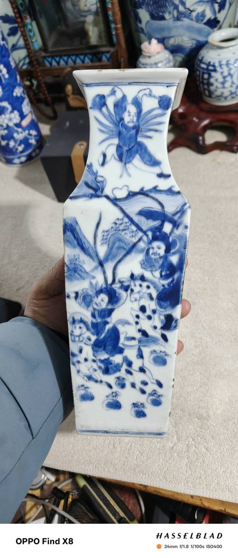 古玩陶瓷青花瓶真品鑒賞圖