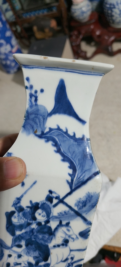 古玩陶瓷青花瓶真品鑒賞圖