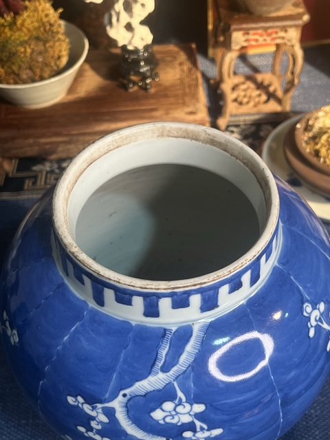 古玩陶瓷青花留白冰梅紋將軍罐真品鑒賞圖