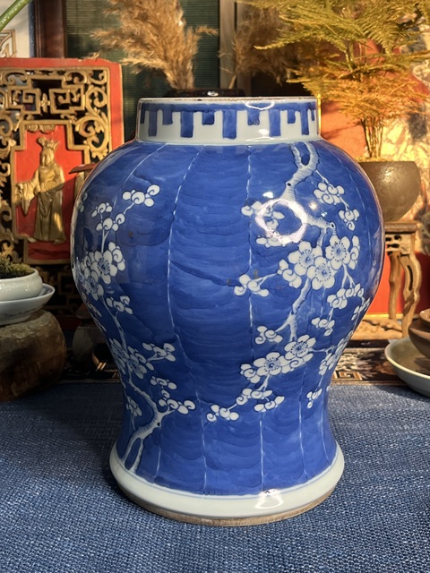 古玩陶瓷青花留白冰梅紋將軍罐真品鑒賞圖