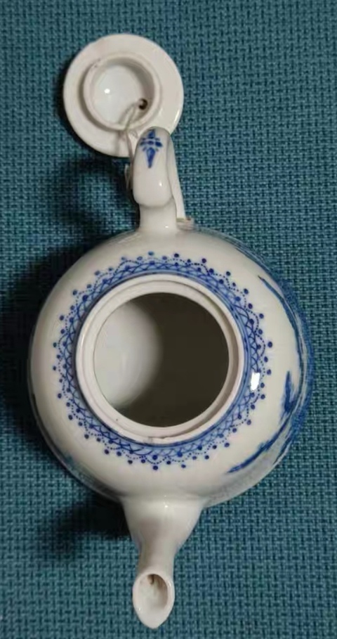 古玩陶瓷花卉紋青花執(zhí)壺真品鑒賞圖