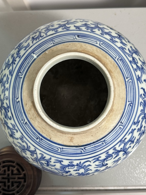 古玩陶瓷青花纏枝花卉紋罐真品鑒賞圖