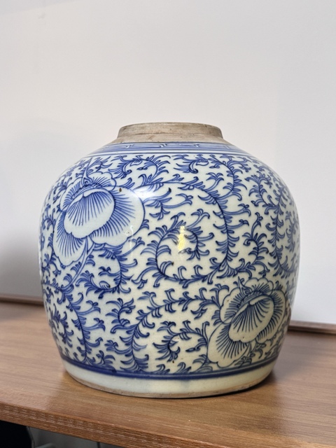 古玩陶瓷青花纏枝花卉紋罐真品鑒賞圖