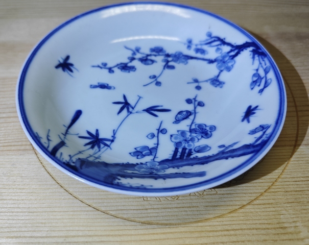 古玩陶瓷花卉紋青花杯盤拍賣，當(dāng)前價(jià)格3600元