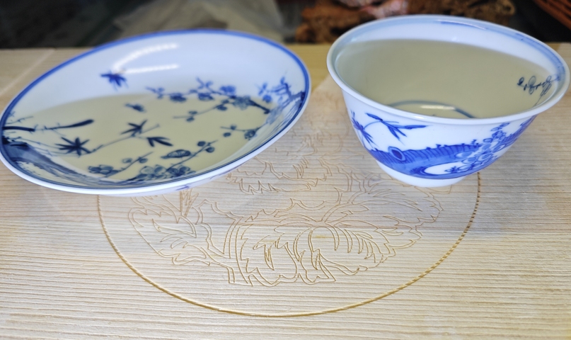 古玩陶瓷花卉紋青花杯盤拍賣，當(dāng)前價(jià)格3600元