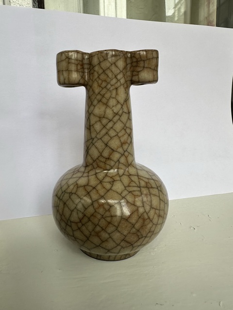 古玩陶瓷傳世哥窯貫耳瓶真品鑒賞圖