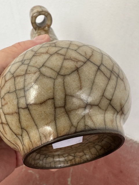 古玩陶瓷傳世哥窯貫耳瓶真品鑒賞圖