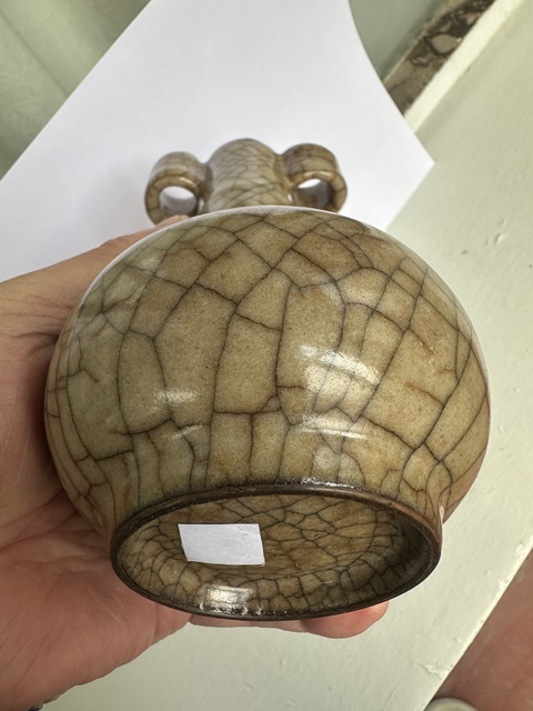 古玩陶瓷傳世哥窯貫耳瓶真品鑒賞圖