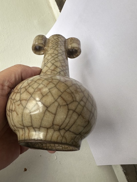 古玩陶瓷傳世哥窯貫耳瓶真品鑒賞圖