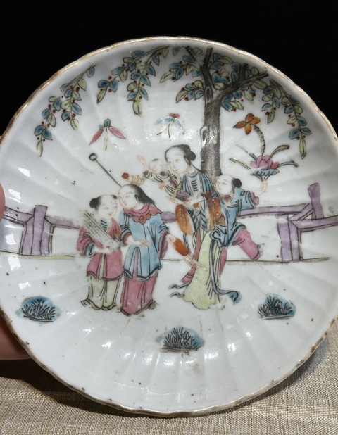 古玩陶瓷同治 粉彩人物瓜棱盤(pán)真品鑒賞圖