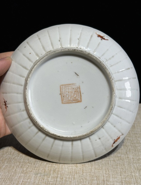 古玩陶瓷同治 粉彩人物瓜棱盤(pán)真品鑒賞圖