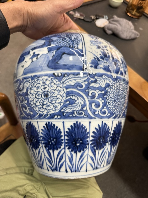 古玩陶瓷青花山水花卉紋大罐真品鑒賞圖