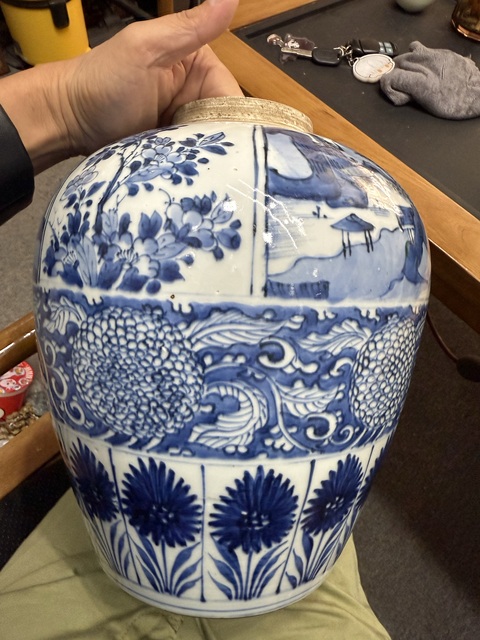 古玩陶瓷青花山水花卉紋大罐真品鑒賞圖