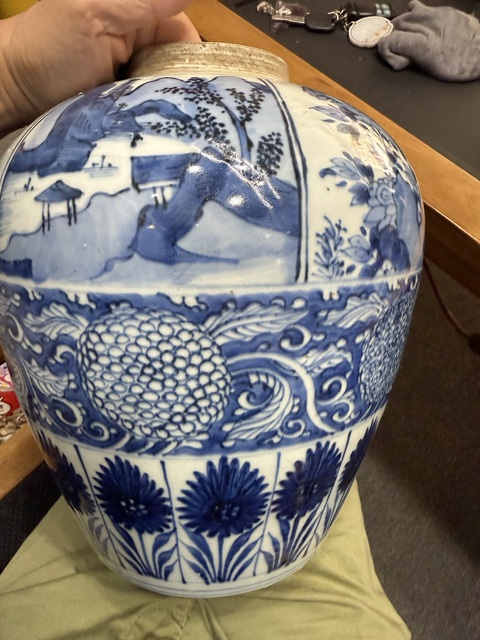 古玩陶瓷青花山水花卉紋大罐真品鑒賞圖